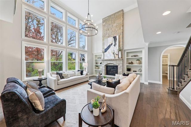 115 Ladue Pine Woods Place, St Louis, MO 63141