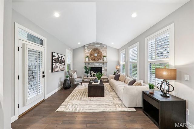 115 Ladue Pine Woods Place, St Louis, MO 63141