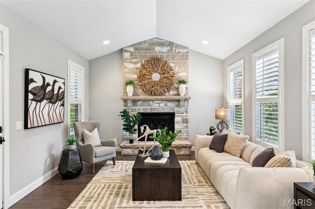 115 Ladue Pine Woods Place, St Louis, MO 63141