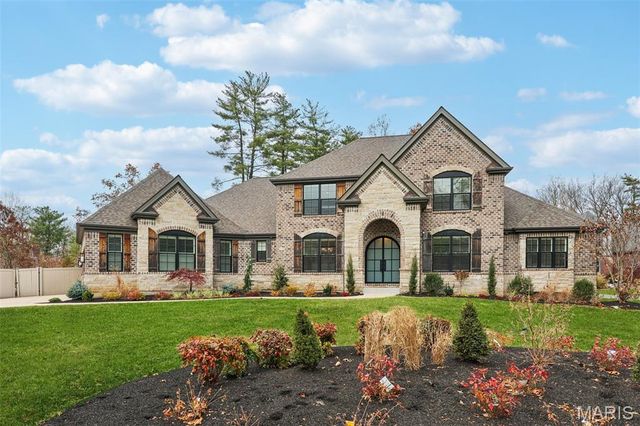 115 Ladue Pine Woods Place, St Louis, MO 63141