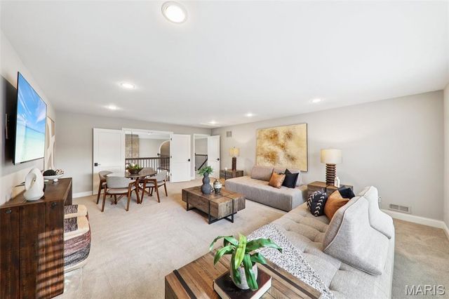 115 Ladue Pine Woods Place, St Louis, MO 63141