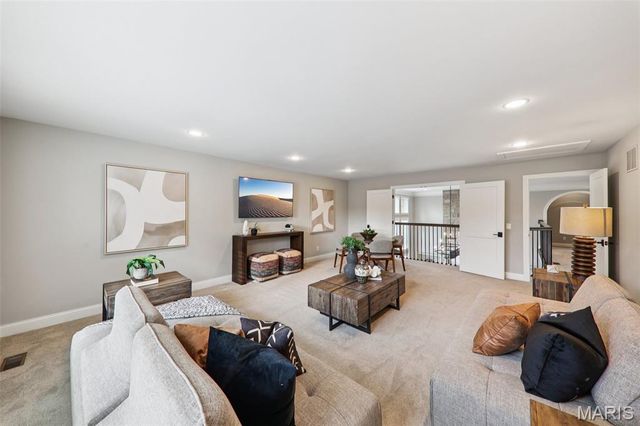 115 Ladue Pine Woods Place, St Louis, MO 63141