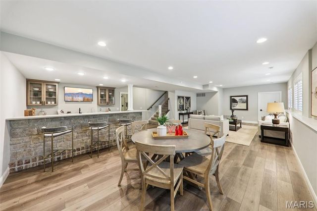 115 Ladue Pine Woods Place, St Louis, MO 63141