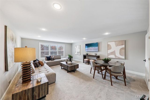 115 Ladue Pine Woods Place, St Louis, MO 63141