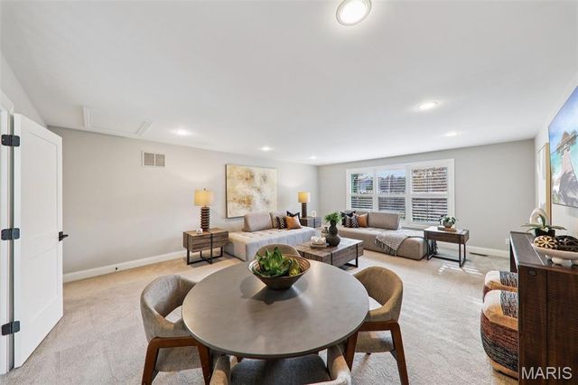 115 Ladue Pine Woods Place, St Louis, MO 63141