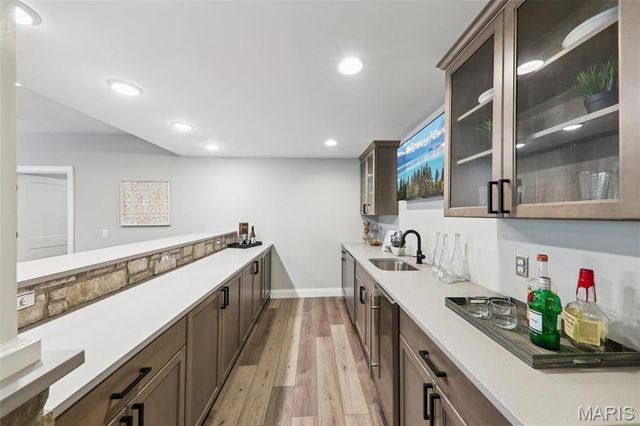 115 Ladue Pine Woods Place, St Louis, MO 63141