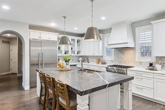 115 Ladue Pine Woods Place, St Louis, MO 63141