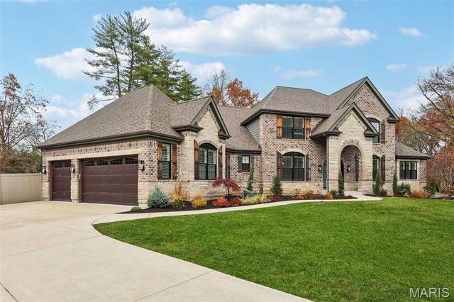 115 Ladue Pine Woods Place, St Louis, MO 63141