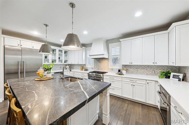 115 Ladue Pine Woods Place, St Louis, MO 63141