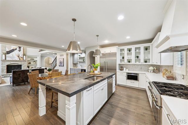 115 Ladue Pine Woods Place, St Louis, MO 63141