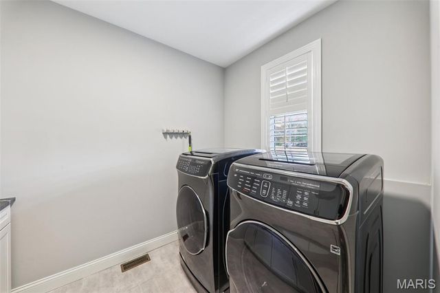 115 Ladue Pine Woods Place, St Louis, MO 63141