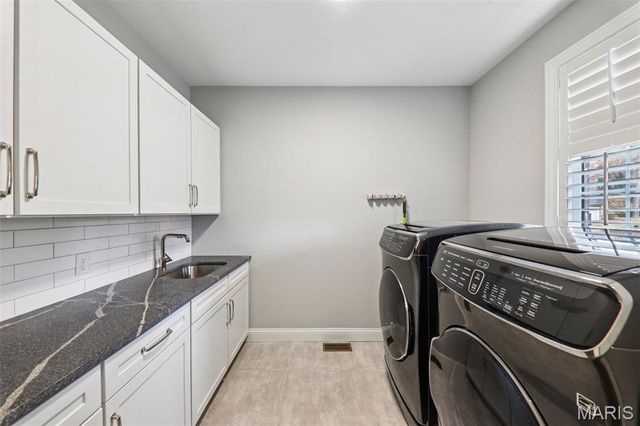 115 Ladue Pine Woods Place, St Louis, MO 63141