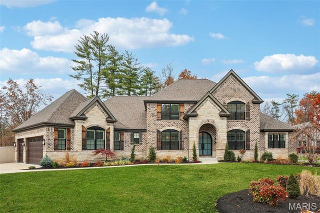 115 Ladue Pine Woods Place, St Louis, MO 63141