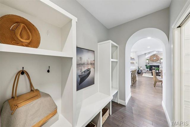 115 Ladue Pine Woods Place, St Louis, MO 63141