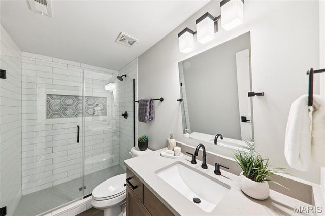 115 Ladue Pine Woods Place, St Louis, MO 63141