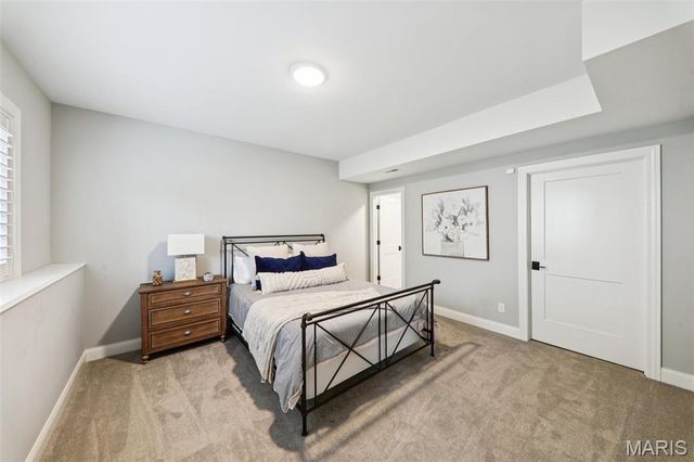 115 Ladue Pine Woods Place, St Louis, MO 63141