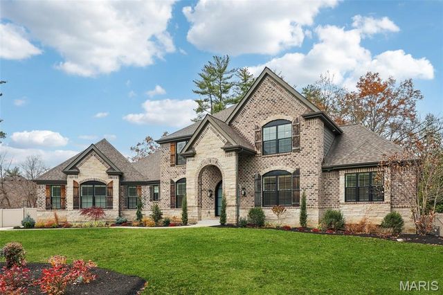 115 Ladue Pine Woods Place, St Louis, MO 63141