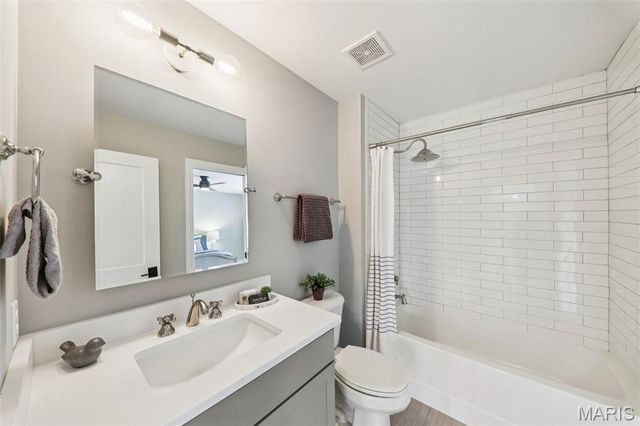 115 Ladue Pine Woods Place, St Louis, MO 63141