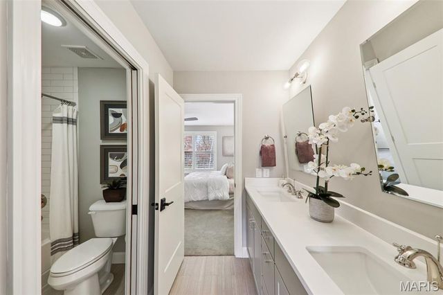 115 Ladue Pine Woods Place, St Louis, MO 63141