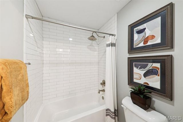 115 Ladue Pine Woods Place, St Louis, MO 63141