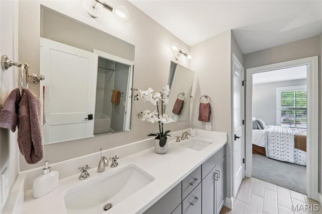 115 Ladue Pine Woods Place, St Louis, MO 63141