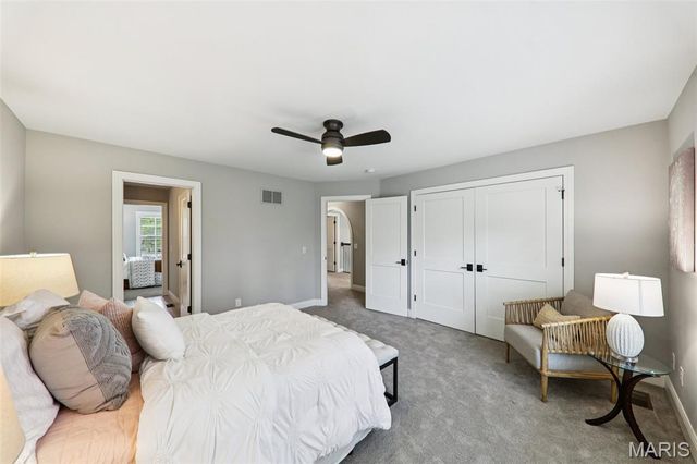 115 Ladue Pine Woods Place, St Louis, MO 63141