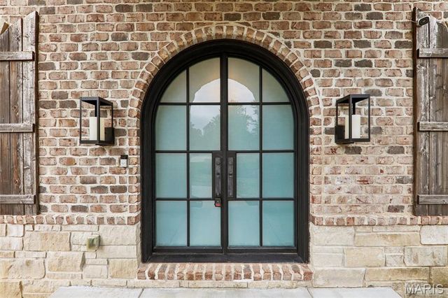 115 Ladue Pine Woods Place, St Louis, MO 63141