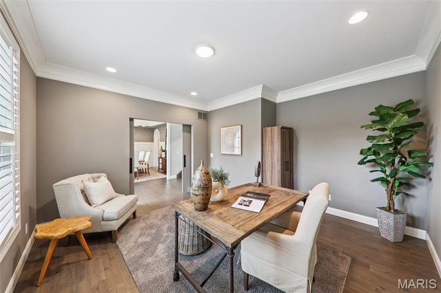 115 Ladue Pine Woods Place, St Louis, MO 63141