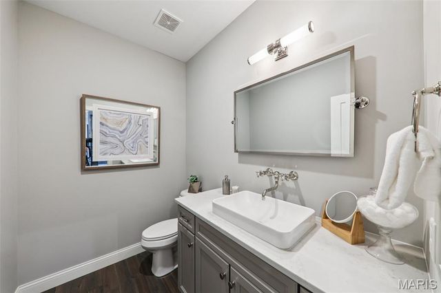 115 Ladue Pine Woods Place, St Louis, MO 63141