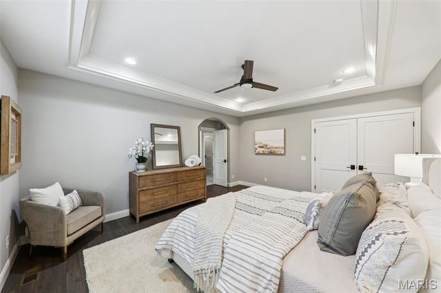 115 Ladue Pine Woods Place, St Louis, MO 63141