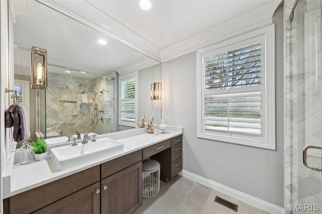 115 Ladue Pine Woods Place, St Louis, MO 63141