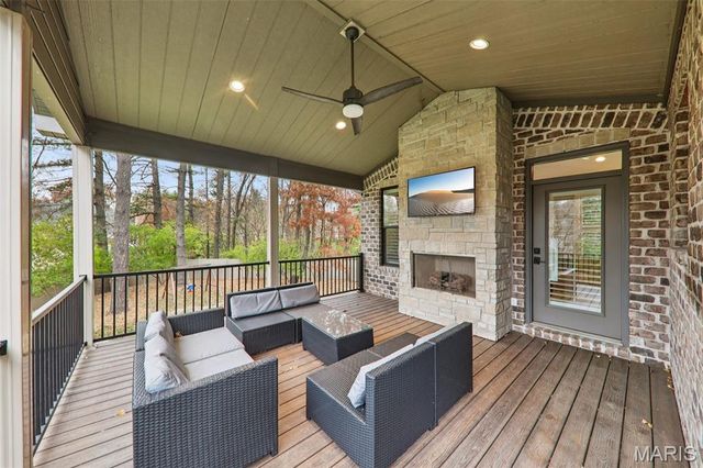 115 Ladue Pine Woods Place, St Louis, MO 63141