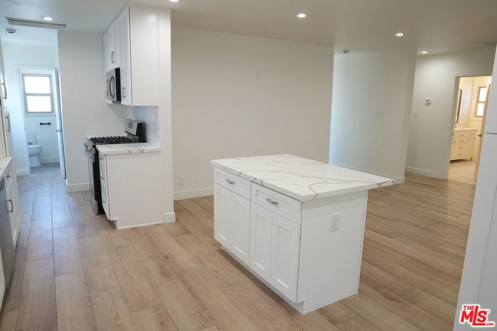 Image 10 of property listing at 10233 S 5th Avenue, Inglewood, CA 90303