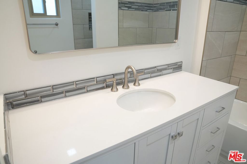 Image 20 of property listing at 10233 S 5th Avenue, Inglewood, CA 90303