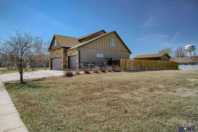 9831 N 151st Street, Waverly, NE 68462