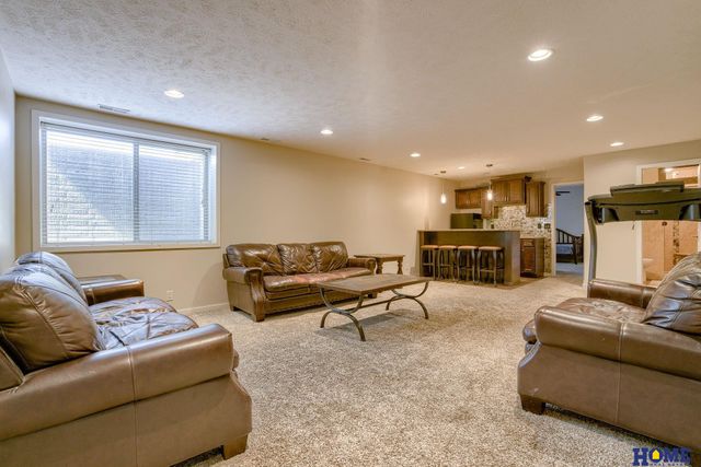 9831 N 151st Street, Waverly, NE 68462