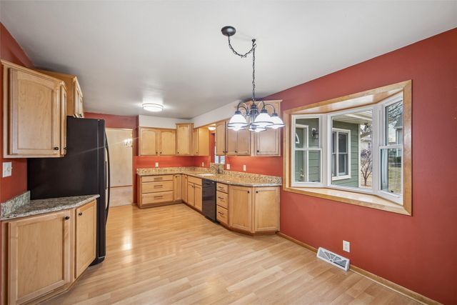 4108 74th Street, Urbandale, IA 50322