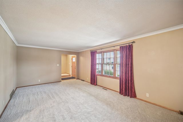 4108 74th Street, Urbandale, IA 50322