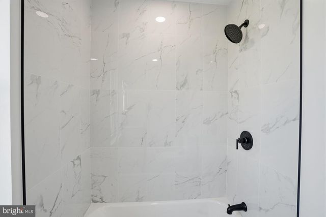 213 HOLLY DR, Levittown, PA 19055