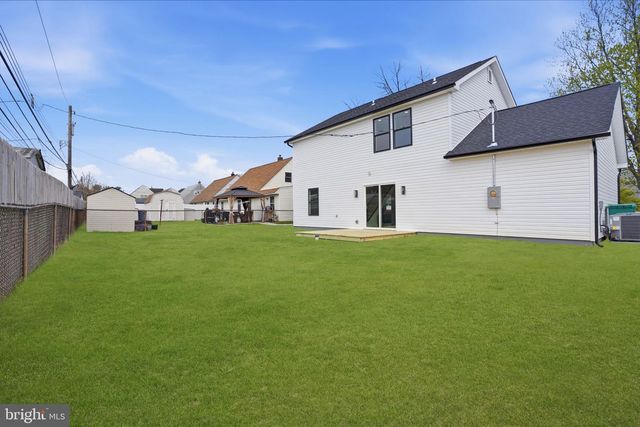 213 HOLLY DR, Levittown, PA 19055
