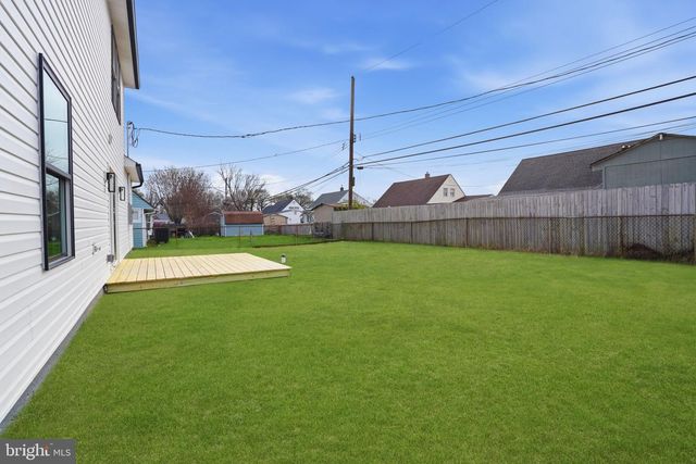 213 HOLLY DR, Levittown, PA 19055