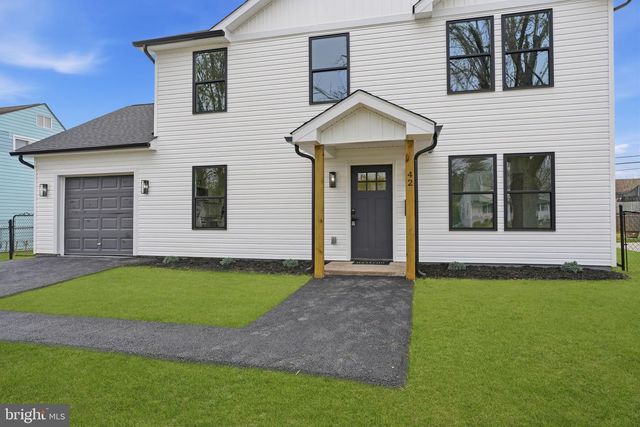 213 HOLLY DR, Levittown, PA 19055