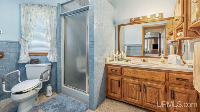 912 Michigan Avenue, Gladstone, MI 49837