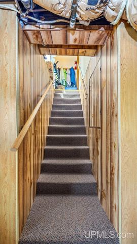 912 Michigan Avenue, Gladstone, MI 49837