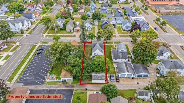 912 Michigan Avenue, Gladstone, MI 49837