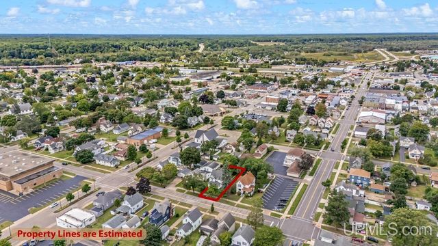 912 Michigan Avenue, Gladstone, MI 49837