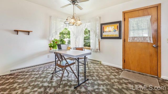 912 Michigan Avenue, Gladstone, MI 49837