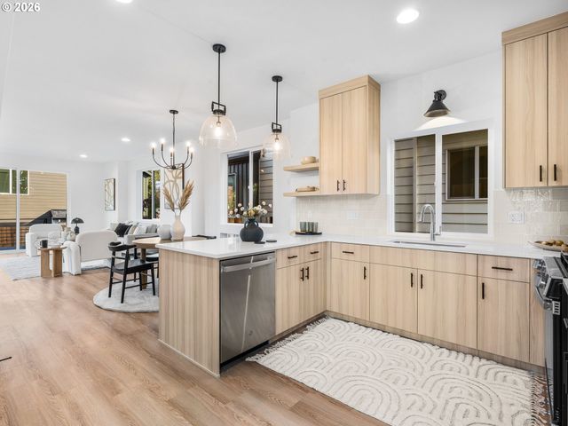 8206 Sw 46TH Ave, Portland, OR 97219