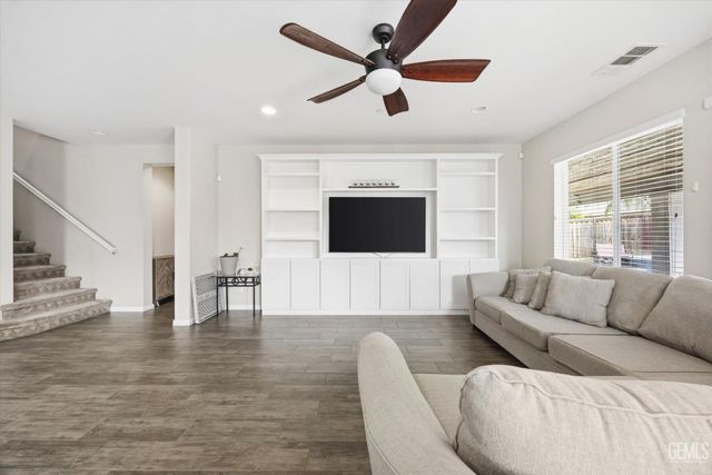 9905 Dutchman Peak Lane, Bakersfield, CA 93311