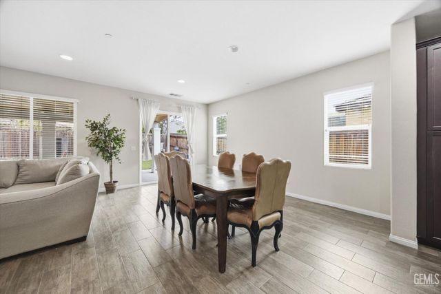 9905 Dutchman Peak Lane, Bakersfield, CA 93311